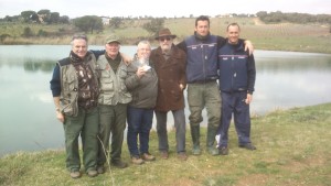 Il Presidente Avis con il Presidente Circolo Pesca e la vincitrice del trofeo.